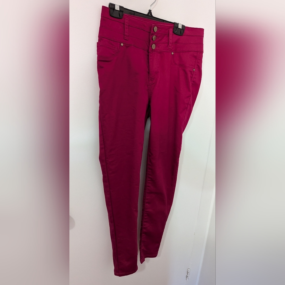 Tinseltown Red Chinos Sleek Full-Length Design